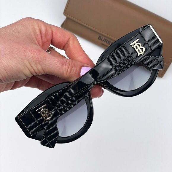 ?Burberry BE4390 MEADOW 30018G Sunglasses Black Grey  display picture 1